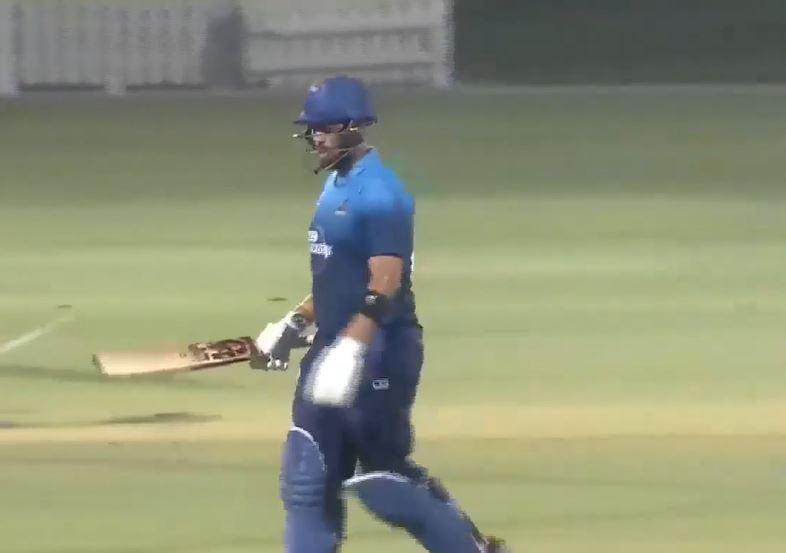 70 off 39! Clinton Berkenshaw hits a blistering knock