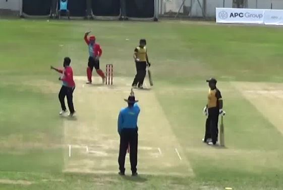 Mohammed Aslam's 3-fer derails Malaysia