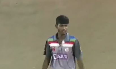 4-fer! Shubham Kumar restricts 91 Yards to 118