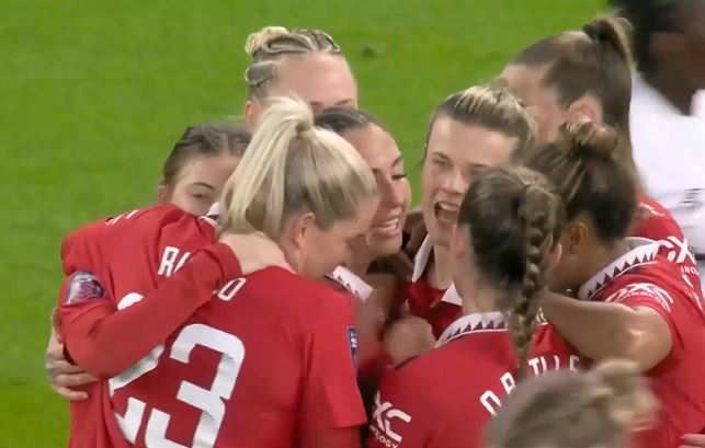 Manchester United thrash meek West Ham United 4-0