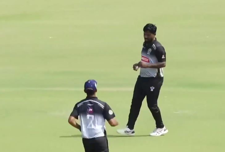 Vinod Kumar derails Kannur with his 3-fer