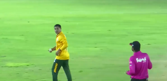 3-fer! Mehmood Khan bundles out Karavali United for 122