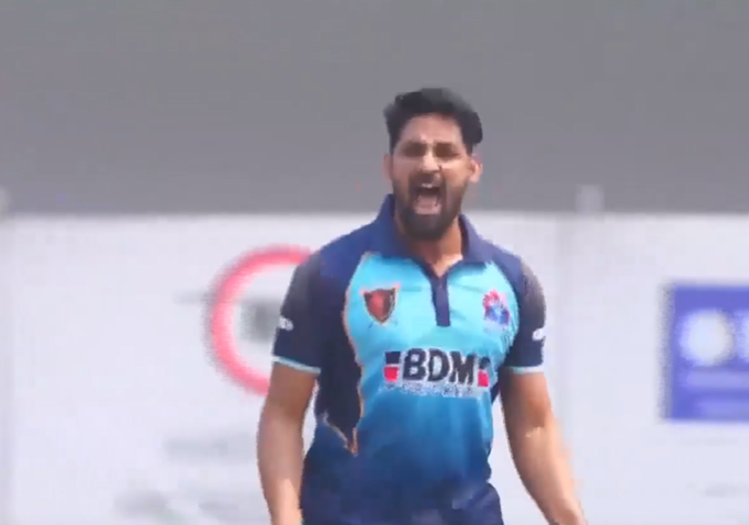 3-fer! Amit Panday rips through Kalyan