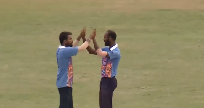 3 wickets, 1 maiden! Rohit Rowniar steals the show