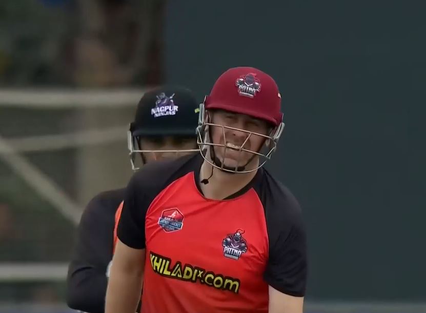 Crafty Rikki Clarke guides Patna home with 55