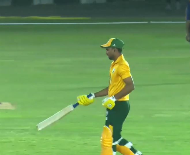 129 off 33! Explosive Nasir Hussain goes berserk