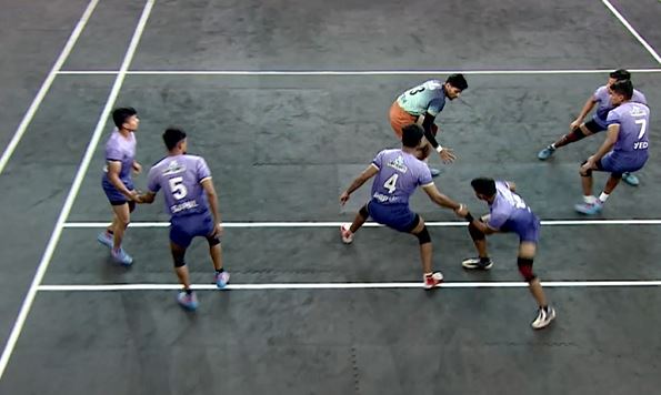 5 Tackle points! Bhushan Gudhekar strikes again