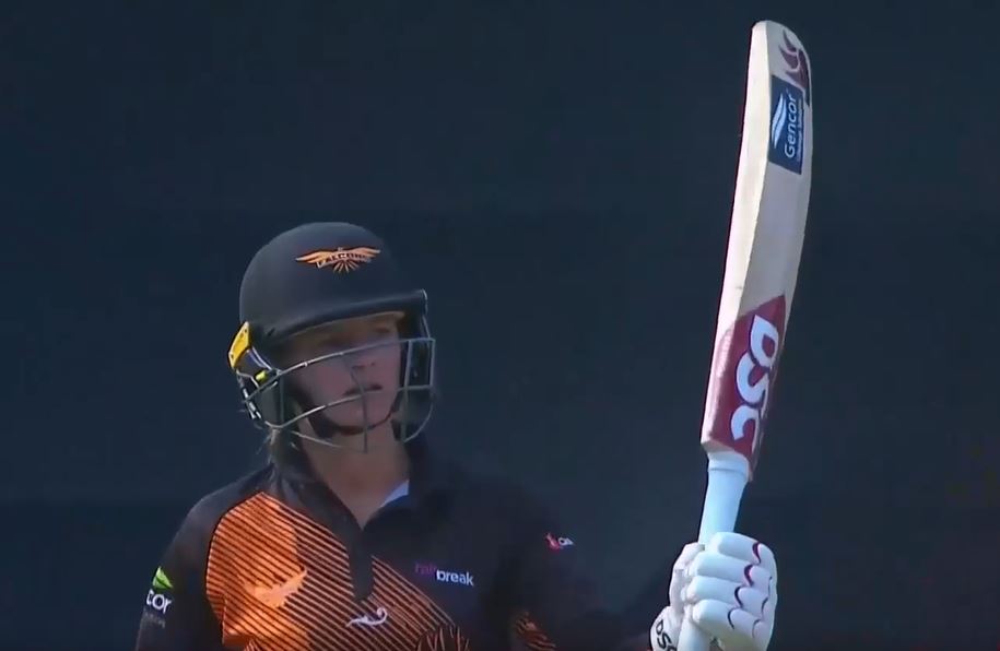 76 off 41! Fiery Danni Wyatt takes Spirit apart