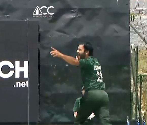 Ishtiaq Ahmad tears down Qatar with 4/46