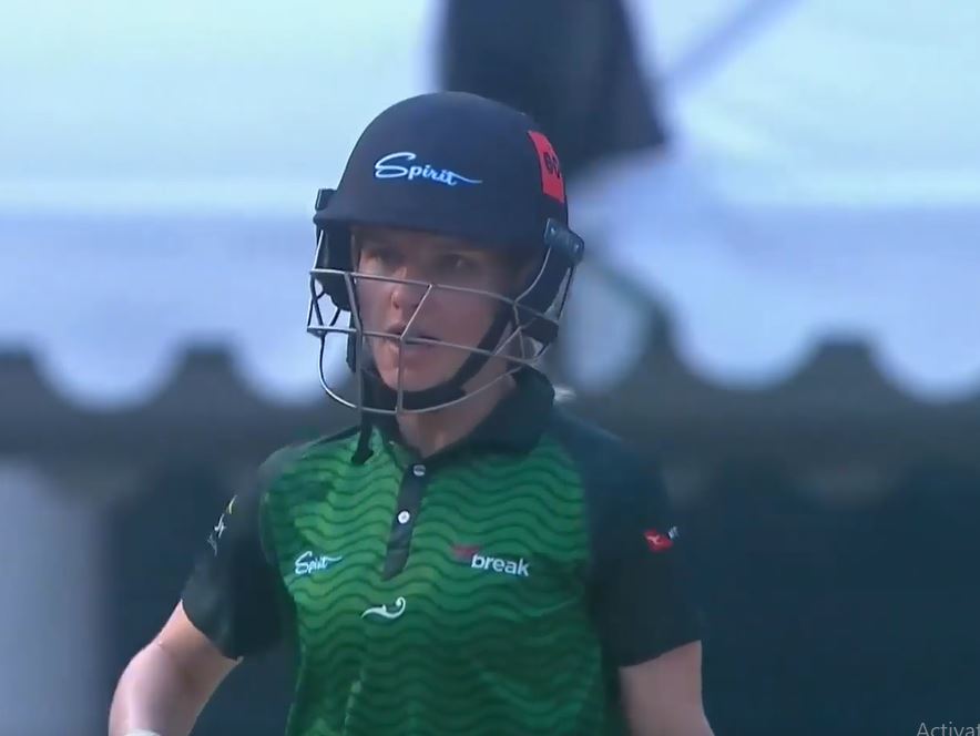 80* off 28! Nicola Carey's rampage rocks Tornadoes