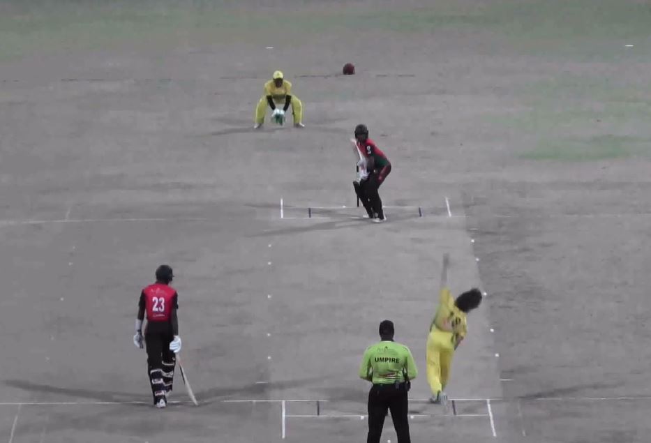 3 for 13! Lachlan Bangs rattles Pic Liberta Blackhawks' batting line-up