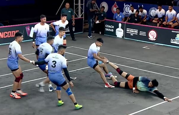 Valiant Thane hand Dhule 56-28 thrashing