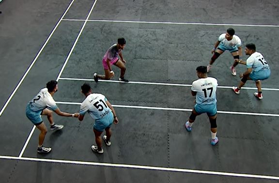 17 Raid points! Piyush Patil wreaks havoc