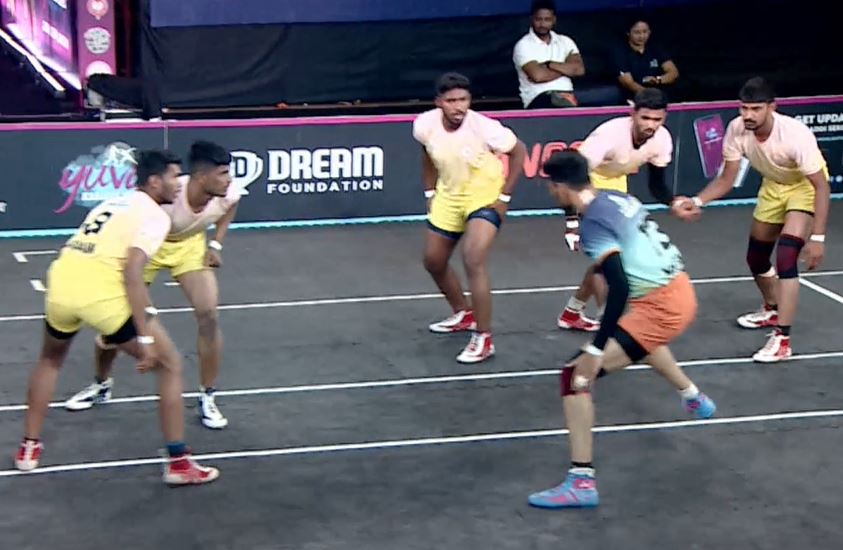 20 Raid Points! Mitesh Kadam lights up for Dhule