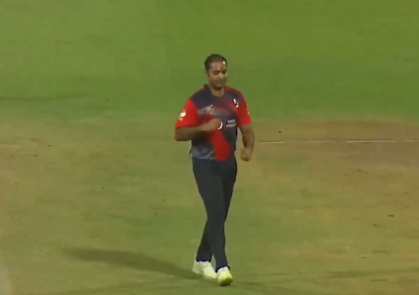 3 for 7! Shahbaz Ali rattles Seven Districts' batting line-up