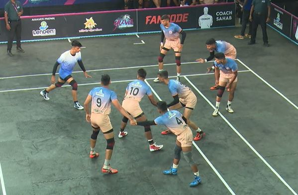 14 Raid points! Vighnesh Chaudhari wreaks havoc on Mumbai Shahar