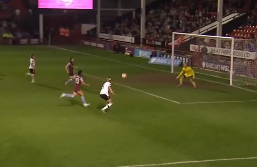 Manchester United hold nerves to pip Aston Villa 3-2