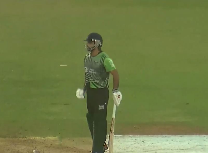 52* off 25! Zeeshan Khan hits a blistering knock