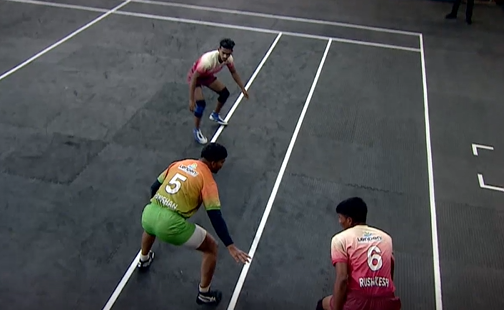 Bhushan Tapkir mangles Latur's defence with 14 raid points