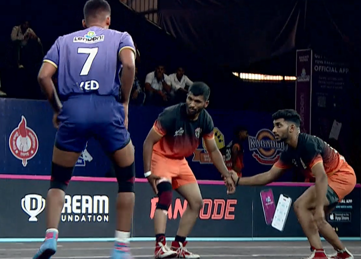 Bhushan Sanap brings down Ratnagiri's raiders