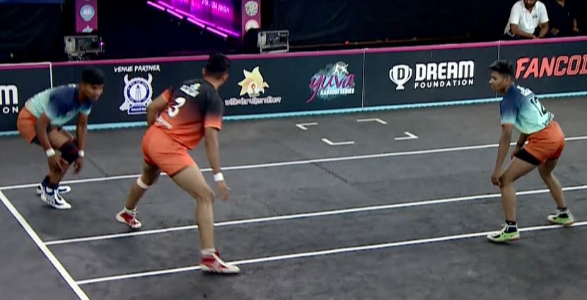 Akash Shinde's valiant raids troubles Dhule