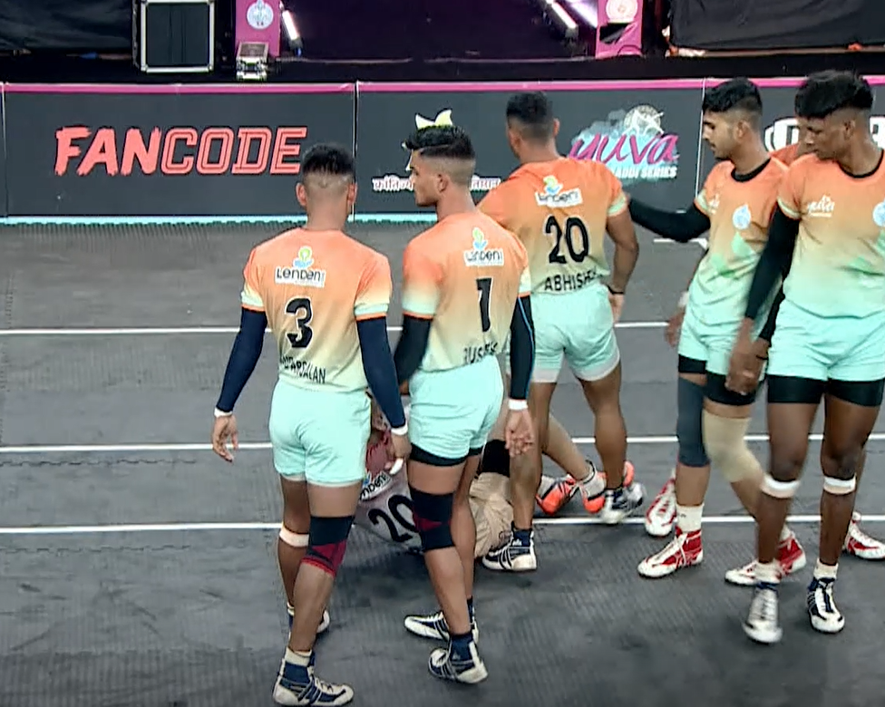 Abhishek Borude rips through Ahmednagar's raiders