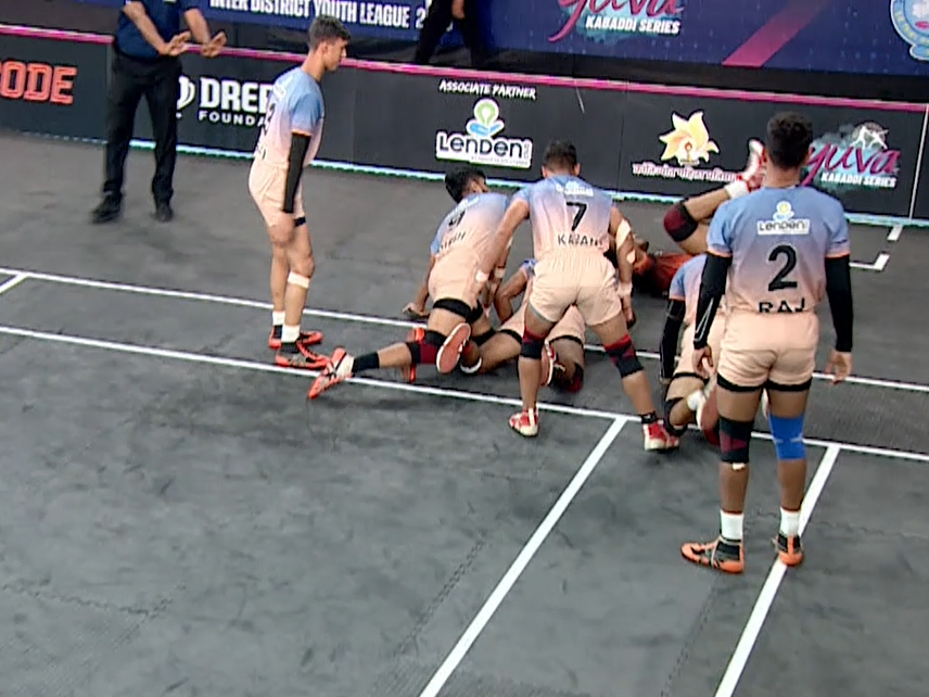 Harsh Lad's sturdy tackles against Nashik