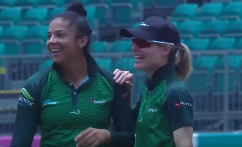 3-fer! Sophia Dunkley puts Warriors on the backfoot