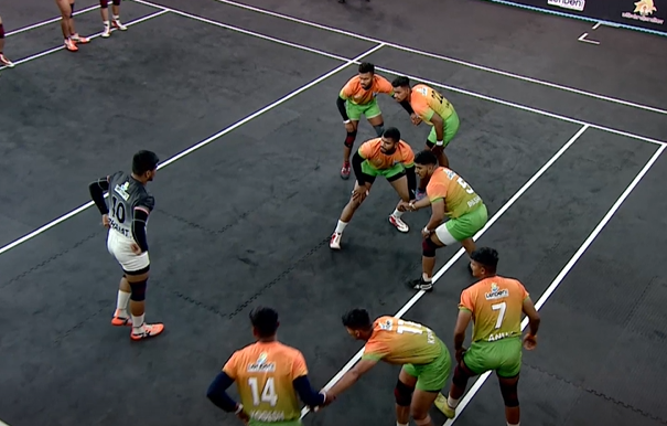 Harshad Mane brushes aside Mumbai's raiders