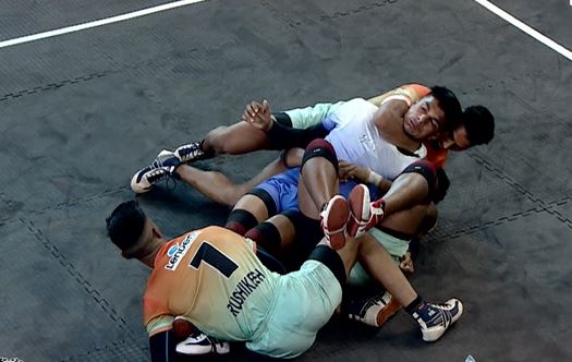 Rushikesh's defense rattles Thane's raiders