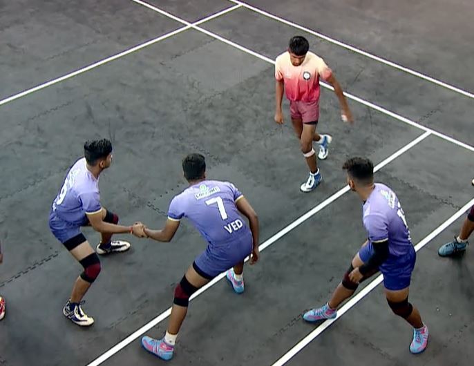 Bhushan's solid defense swallows Latur's raiders