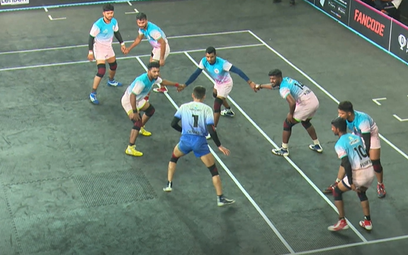 Chinmay Gurav's super raid against Parbhani