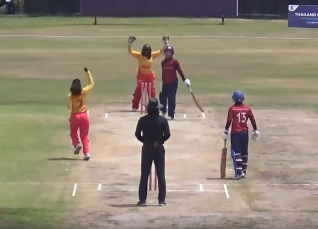 4 for 27! Audrey Mazvishaya strikes early with the ball