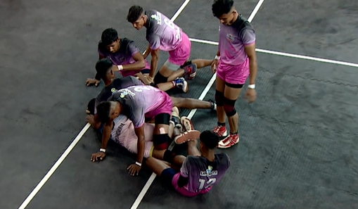 Harsh Meher overpowers Parbhani's raiders