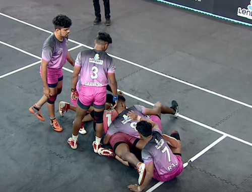 Piyush Patil's resilient tackles against Latur