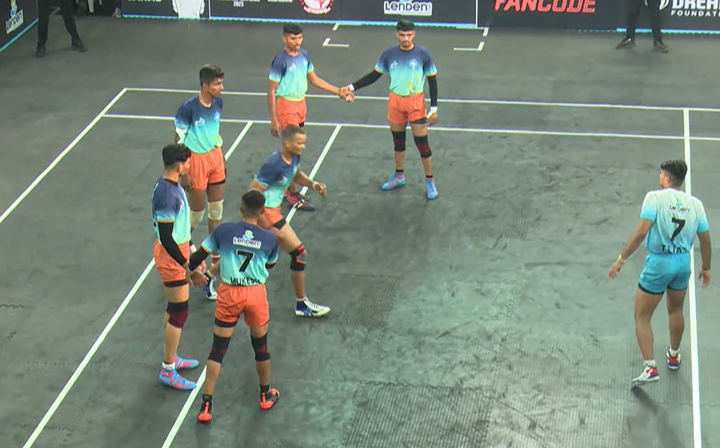 Tejas Kalbhor storms past Dhule's defence with 16 points