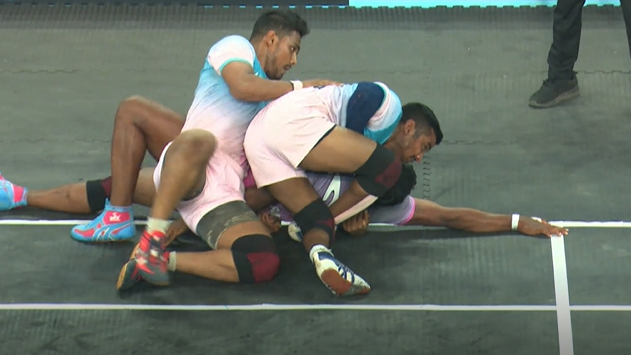 Rahul Savar shocks Parbhani with a brilliant raid