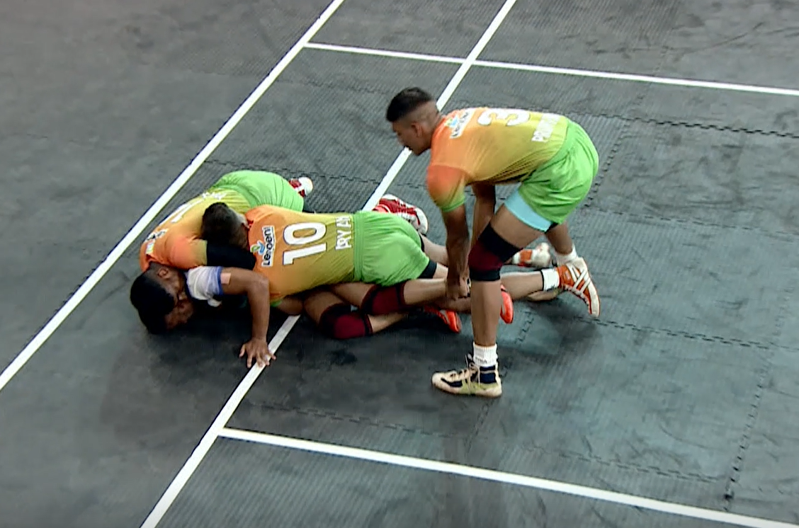 Pruthviraj Shinde's daring tackles against Thane