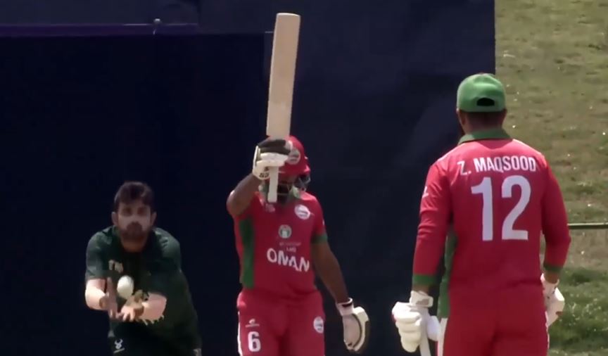Shoaib Khan's sturdy 68 anchors Oman's innings