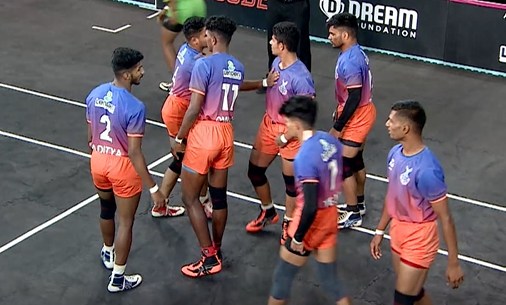 Vaibhav Rabade overpowers Pune's raiders