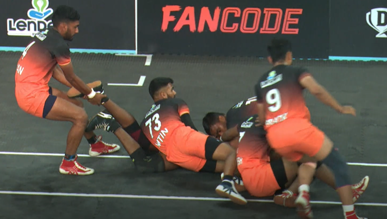 Jatin Vinde's swashbuckling tackle against Nashik