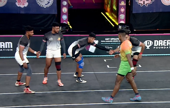 Vishal Tate brings down Mumbai's defense with 14 points
