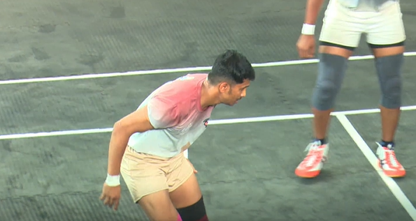 17 Raid Points! Prafull Zaware rips Mumbai's defence part