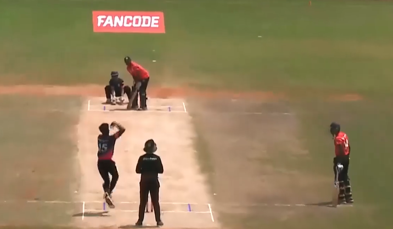 3-fer! Arunachalam V bundles out Royals for 81