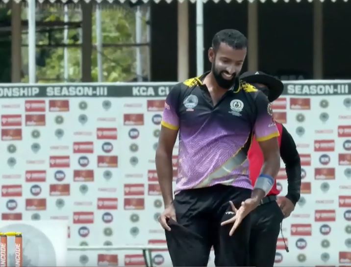 4 for 15! Perumparambath Anthaf delivers with the ball