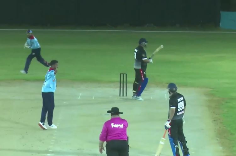 3 for 17! Ashen Sangeeth delivers with the ball