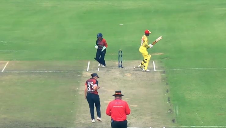 3 for 22! Kayleen Green lone warrior with the ball