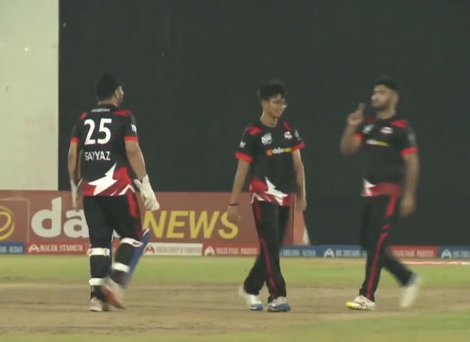 5 for 37! Harsh Desai bundles out Emirates Blue