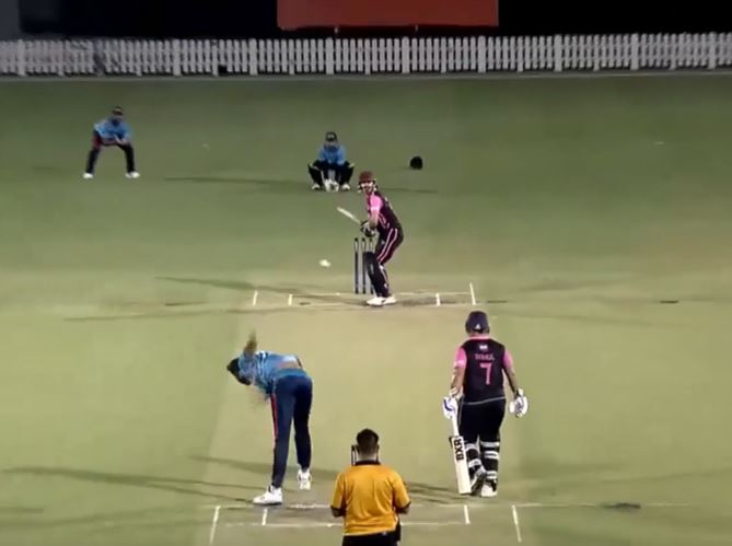 8 Fours! Haroon Ghaus Shahid's solid 54*