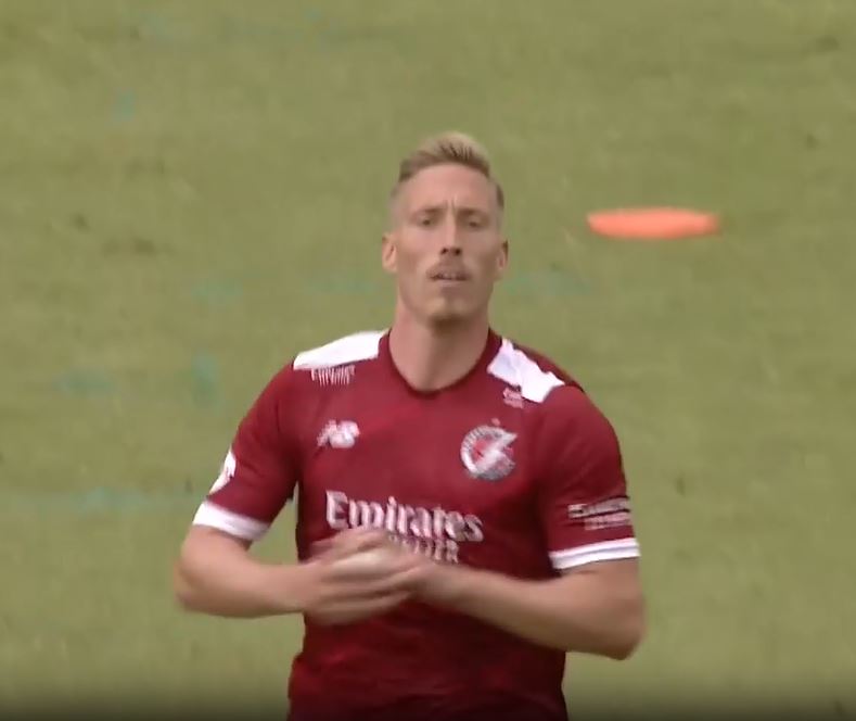 Luke Wood quells Leicestershire with 3/11